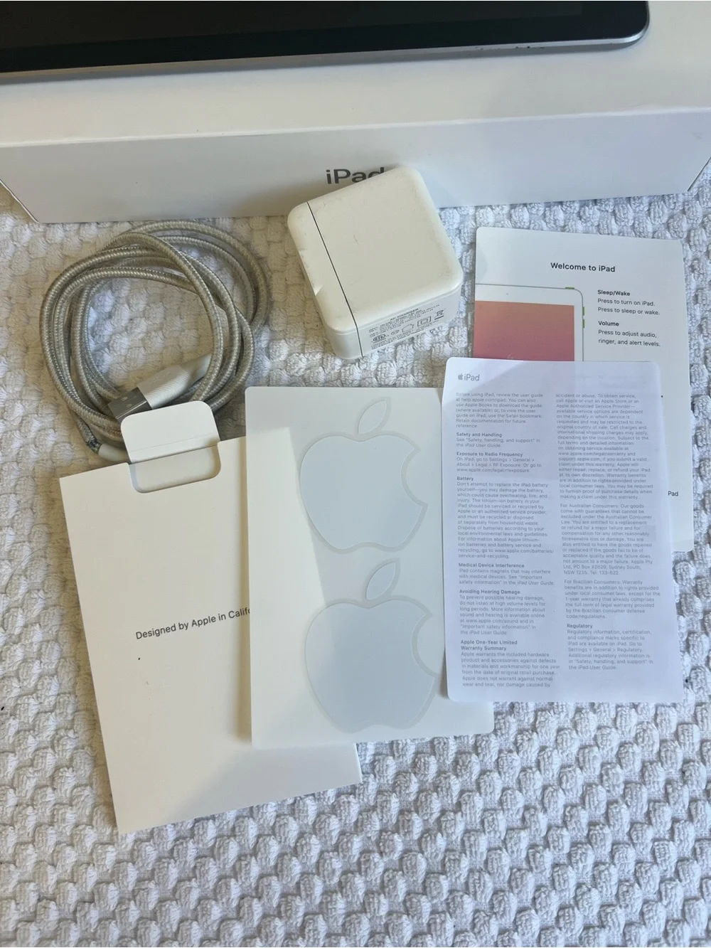 BUNDLE Apple Ipad Tablet 6th generation w/screen protector | READ DESCRIPTION